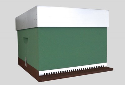 Colmeia de madeira verde com tampa branca e base castanha