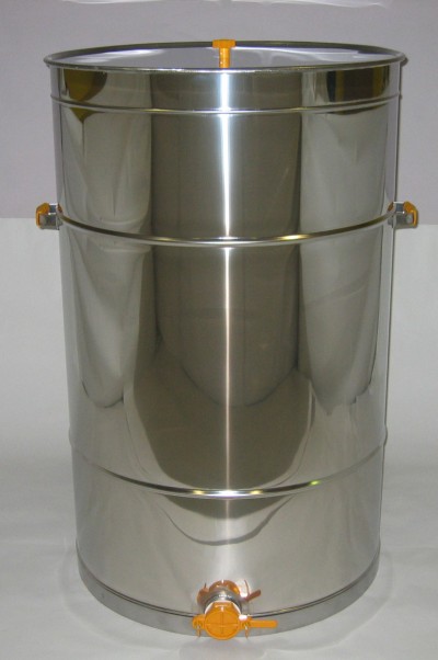 Recipiente metálico brilhante com válvulas laranja