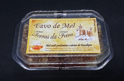 Embalagem transparente com favo de mel e rótulo amarelo
