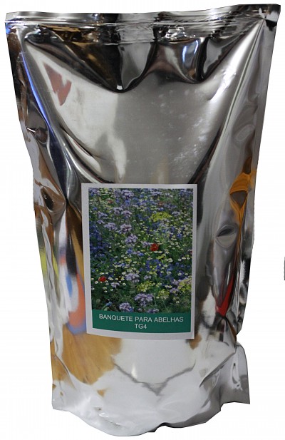 Saco prateado com etiqueta verde e imagem de flores, texto BANQUETE PARA ABELHAS TG4