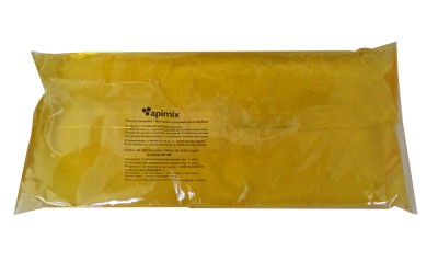 Pacote transparente com conteúdo amarelo alaranjado e texto 'apimix'
