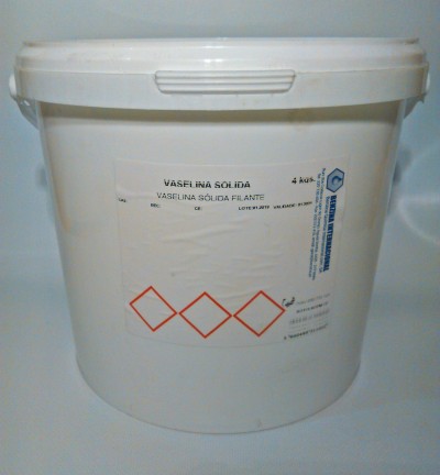 balde branco de plástico com etiqueta de vaselina sólida
