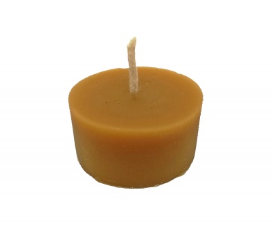 Vela pequena redonda castanha clara com pavio