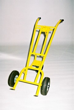 Carrinho de transporte amarelo com duas rodas pretas