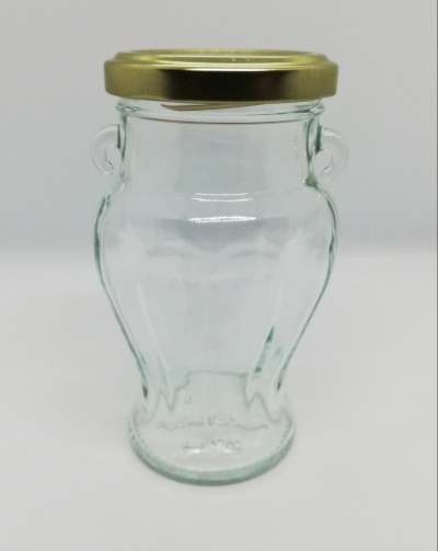 Frasco de vidro transparente com tampa dourada e formato curvo