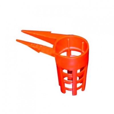 Acessório de plástico laranja com formato cilíndrico e duas pontas