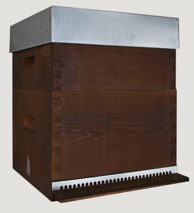 Colmeia de madeira com tampa metálica prateada