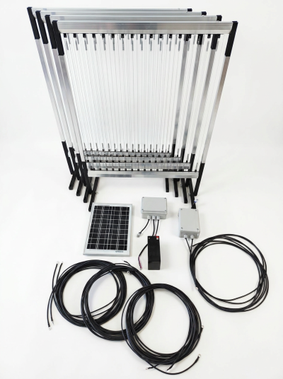 Kit de hastes de alumínio, painel solar, caixas elétricas, bateria e cabos pretos