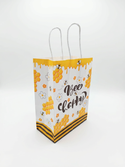 Saco de papel decorado com temática de abelhas e favo de mel com texto Bee Happy.