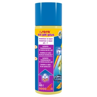 Frasco plástico azul e amarelo do produto Sera KH/pH-plus para aquários com peixes.