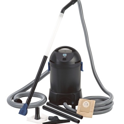 Aspirador industrial preto com mangueira cinza e acessórios