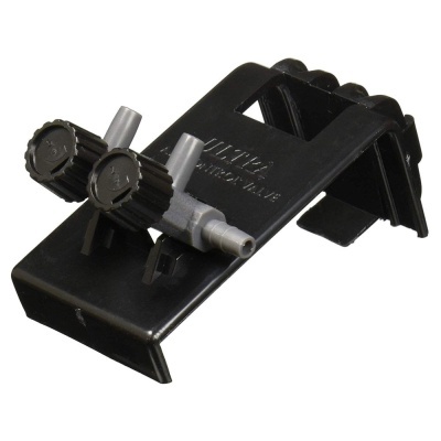 Suporte plástico preto com válvulas e texto gravado