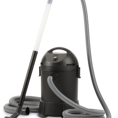 aspirador industrial preto com mangueira cinzenta e tubo rígido