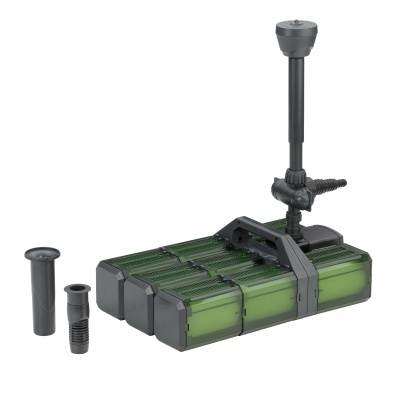Bomba de água submersível preta e verde com peças acopláveis pretas