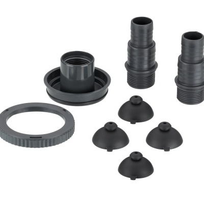 Conjunto de peças de plástico preto com adaptadores e ventosas em fundo branco