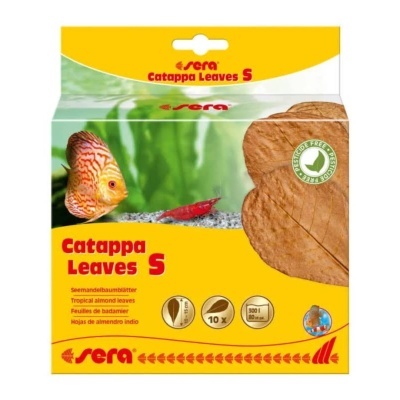 Embalagem amarela com folhas secas castanhas Catappa Leaves S da marca sera e imagem de peixe e camarão aquático