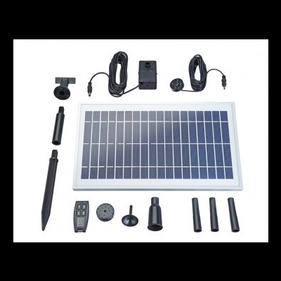 Painel solar com acessórios pretos variados sobre fundo branco