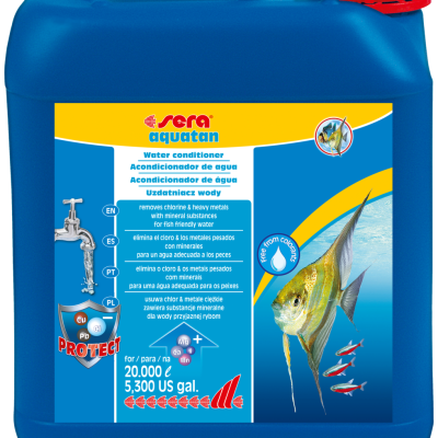 Recipiente azul com tampa vermelha e rótulo colorido de condicionador de água para aquário