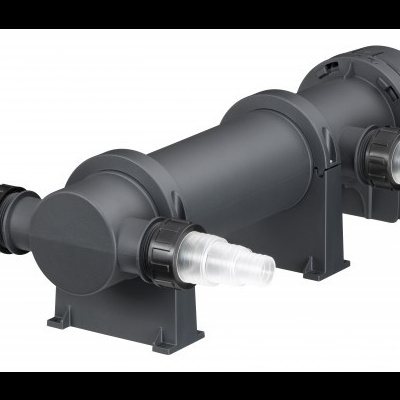 Filtro cilíndrico preto para piscina com terminais transparentes em fundo branco