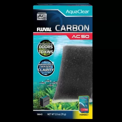 Embalagem do filtro Fluval Carbon AC 50 para aquários com filtro texturizado preto e texto promocional