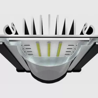 Luz LED embutida com lente convexa e dissipador de calor prateado