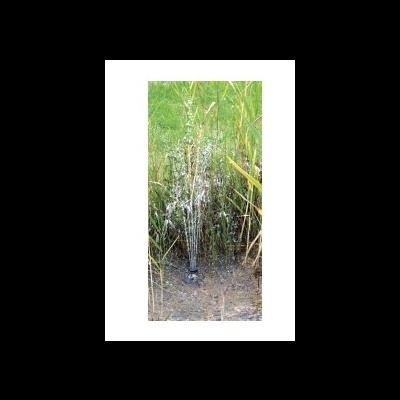 Aspersor de jardim preto em funcionamento com jatos de água finos