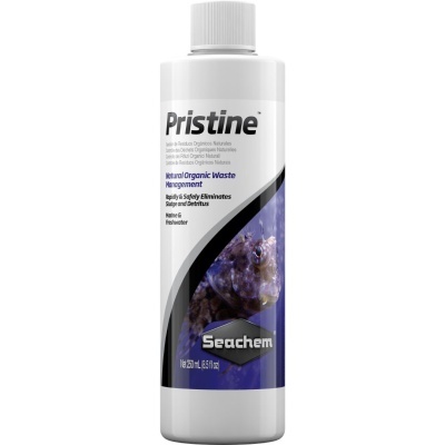 Frasco branco de produto líquido para aquário Pristine da Seachem com imagem de peixe na etiqueta