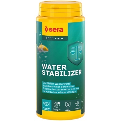 Frasco amarelo de WATER STABILIZER marca Sera pond.care com rótulo verde e detalhes em amarelo