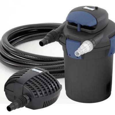 Filtro e bomba de água para aquário preto com detalhes azuis e tubos