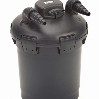 Filtro de água preto cilíndrico com duas entradas tubulares