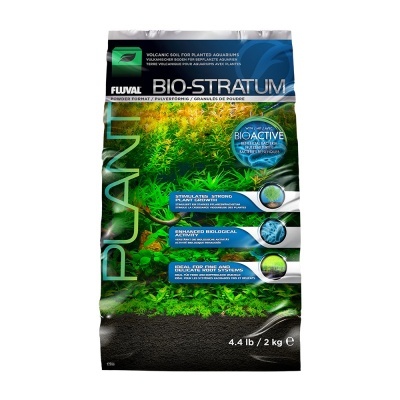 Embalagem de substrato Fluval BIO-STRATUM para aquários plantados com plantas verdes no fundo