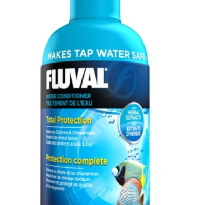 Frasco azul de condicionador de água Fluval com texto e imagem de peixes tropicais