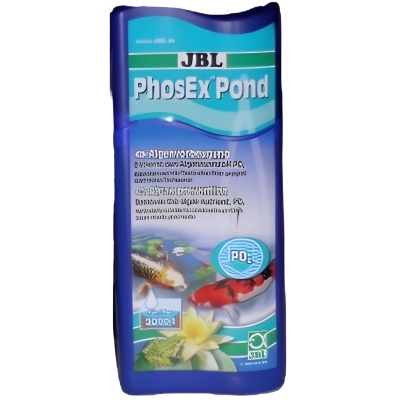 Embalagem azul de plástico com texto JBL PhosEx Pond e imagens de peixes e flor aquática