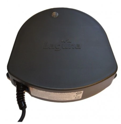 Carcaça preta de bomba 'Laguna' com cabo elétrico e etiqueta técnica.