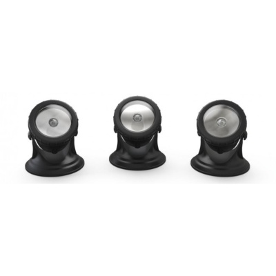 Três lanternas de mesa pequenas e pretas com lente circular prateada.
