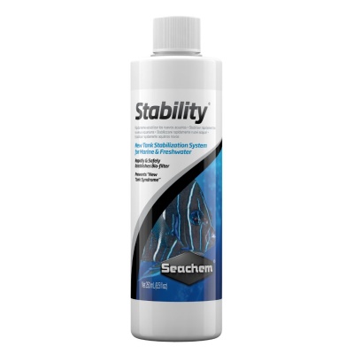 Produto Stability Seachem para aquários em garrafa plástica branca