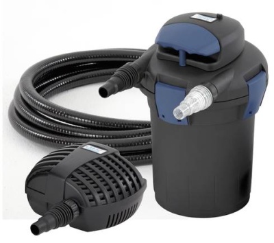 Filtro e bomba de água para aquário preto com detalhes azuis e tubos