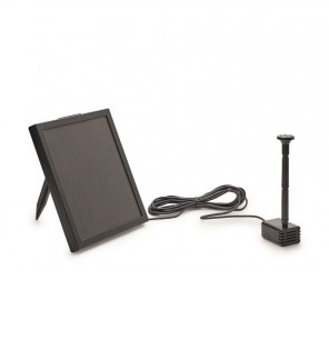 Painel solar preto com bomba de água compacta ligadas