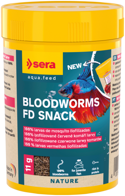 Recipiente amarelo de ração para peixes com rótulo azul e amarelo e imagem de peixe beta.