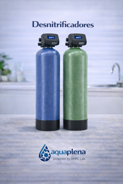 Dois desnitificadores azul e verde com controlos digitais em cima e texto promocional no fundo