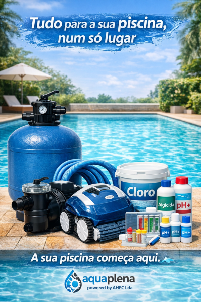 Produtos para piscina incluindo filtro, bomba, robô limpa-piscinas, químicos e kit de teste junto a uma piscina ao ar livre