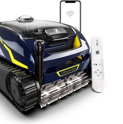 Robô de limpeza azul escuro com rodas, escovas e controlo remoto branco