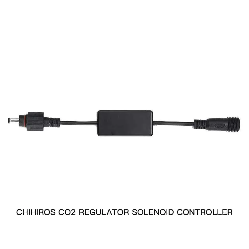 Controlador solenóide regulador CHIHIIROS CO2 preto com cabos e conetores cilíndricos