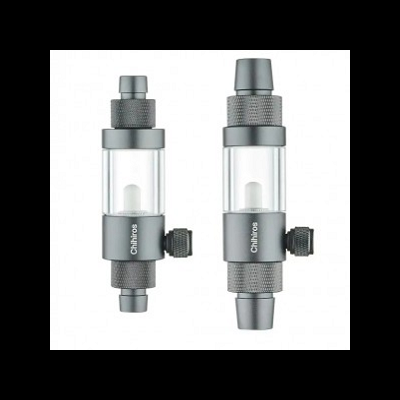 Dois dispositivos metálicos prateados com corpo transparente e texto 'Chihiros'