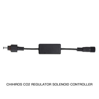 Controlador solenóide regulador CO2 CHIHIROS com cabo preto e texto descritivo