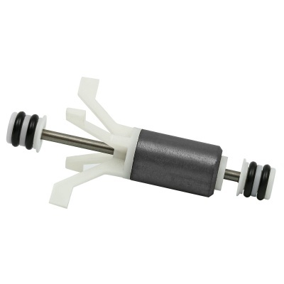 Rotor com eixo metálico, pás plásticas brancas e anéis pretos nas extremidades