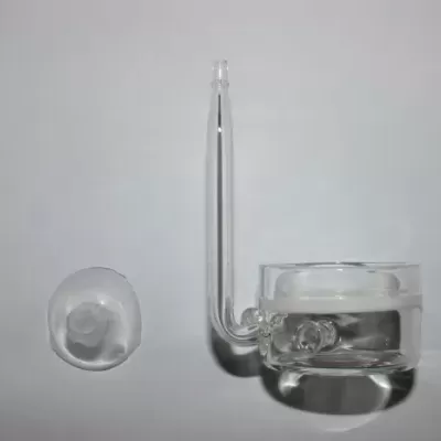 Produto em vidro transparente com corpo cilíndrico e tubo em forma de L