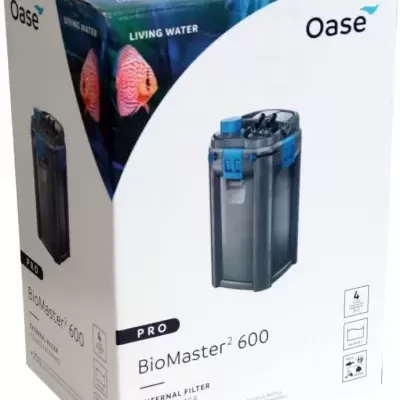 Caixa branca com filtro externo para aquário Oase BioMaster 600
