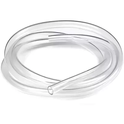 Tubo flexível transparente em espiral sobre fundo branco