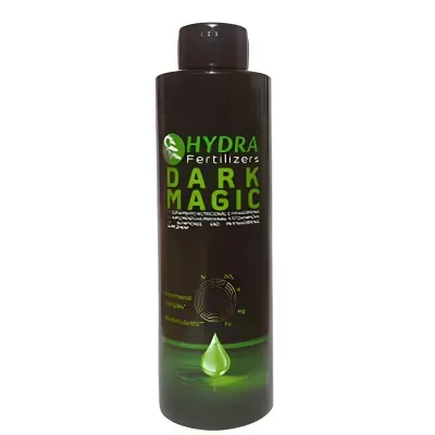 Frasco de fertilizante líquido castanho escuro com rótulo verde e texto Hydra Dark Magic